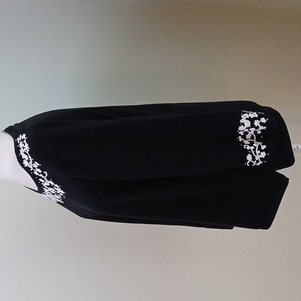 2/$15 Croft & Barrow Floral Embroidered Pullover Sweater Top - Picture 3 of 6
